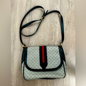 GUCCI Vintage Crossbody!!